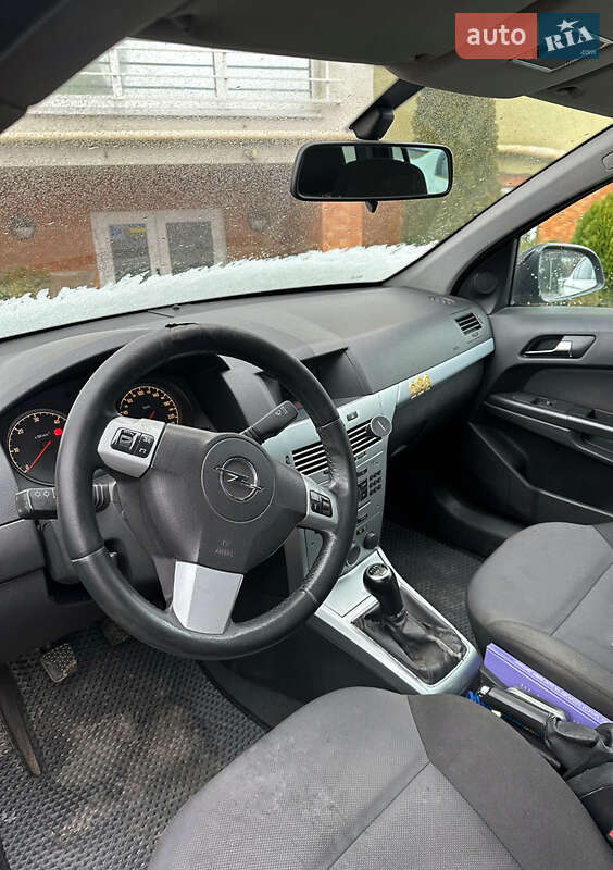 Универсал Opel Astra 2010 в Львове
