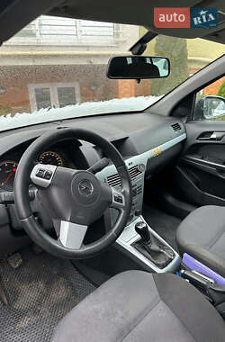 Универсал Opel Astra 2010 в 