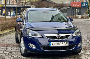 Універсал Opel Astra 2011 в Івано-Франківську