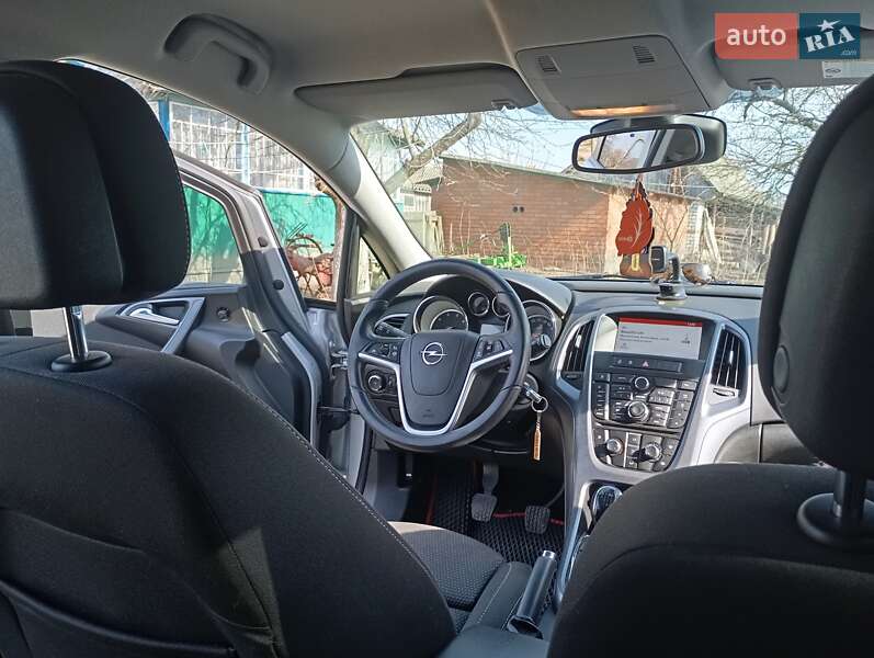 Универсал Opel Astra 2014 в Старой Выжевке