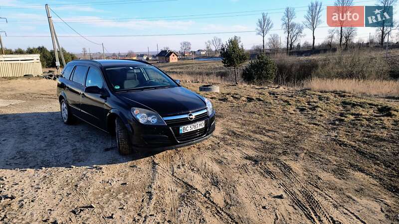 Универсал Opel Astra 2006 в Новояворовске