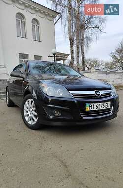 Хэтчбек Opel Astra 2013 в Полтаве