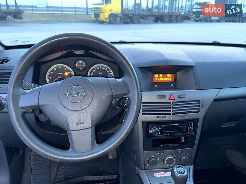 Универсал Opel Astra 2004 в Коростене