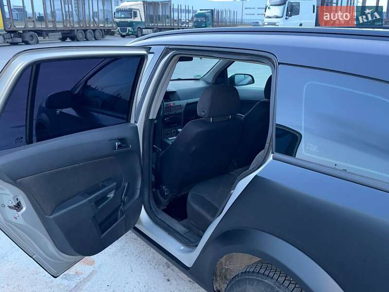 Универсал Opel Astra 2004 в Коростене