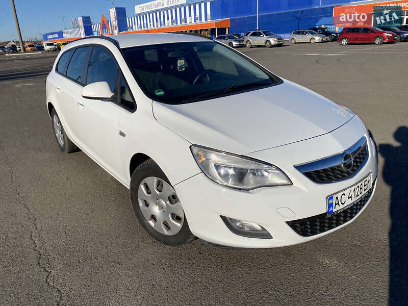 Универсал Opel Astra 2011 в 