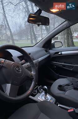 Хетчбек Opel Astra 2005 в 
