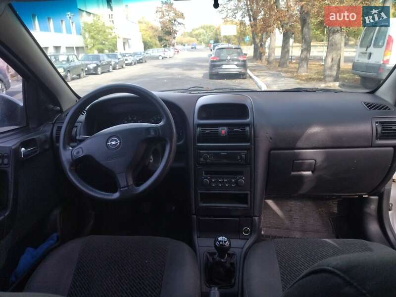 Седан Opel Astra 2002 в Малине