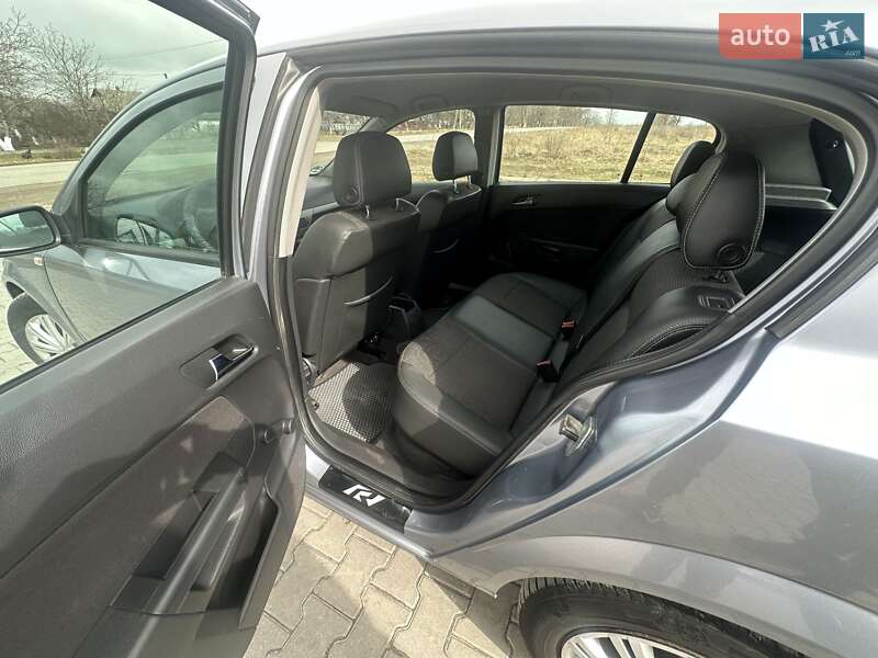 Хэтчбек Opel Astra 2004 в Мурованых Куриловцах