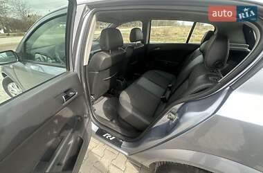 Хэтчбек Opel Astra 2004 в 