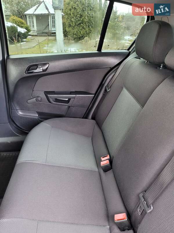 Хэтчбек Opel Astra 2009 в Мостиске
