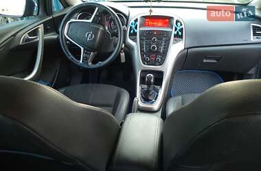 Універсал Opel Astra 2012 в 