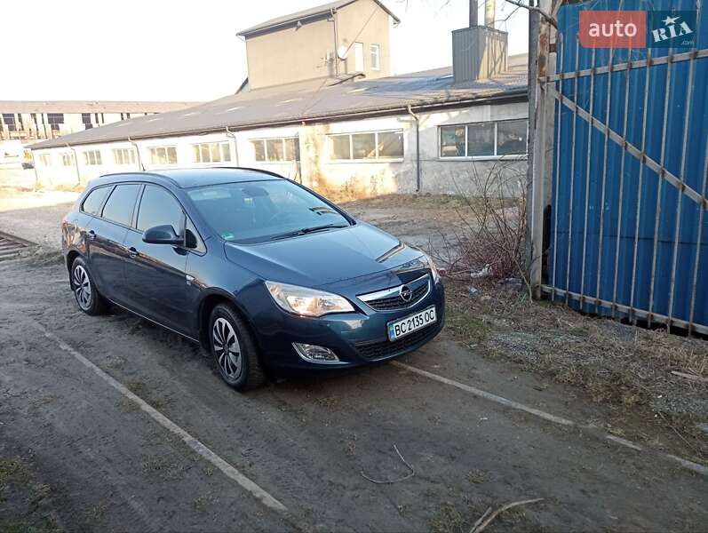 Универсал Opel Astra 2012 в Львове