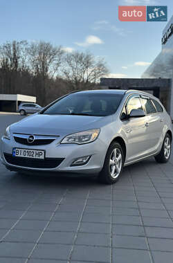 Универсал Opel Astra 2010 в Горишних Плавнях