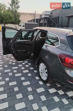 Универсал Opel Astra 2012 в 