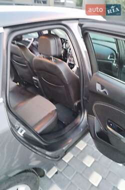 Универсал Opel Astra 2012 в 