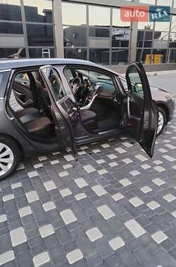 Универсал Opel Astra 2012 в 