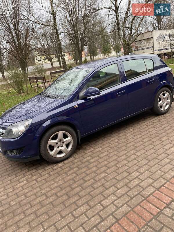 Хэтчбек Opel Astra 2013 в Ровно фото 2 Хэтчбек Opel Astra 2013 в Ровно