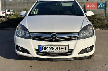 Хэтчбек Opel Astra 2013 в 