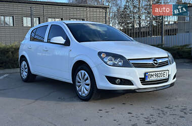 Хэтчбек Opel Astra 2013 в 