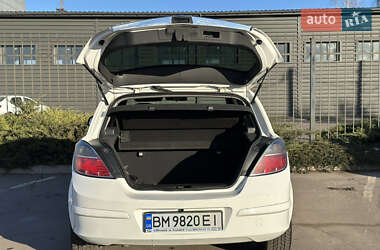 Хэтчбек Opel Astra 2013 в 