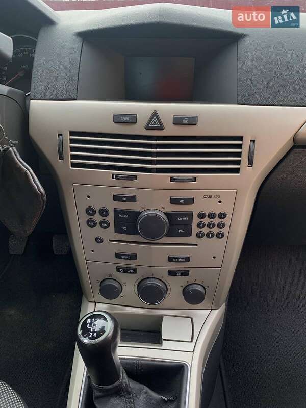 Универсал Opel Astra 2008 в Костополе