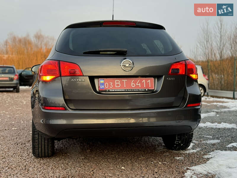 Универсал Opel Astra 2012 в Дрогобыче