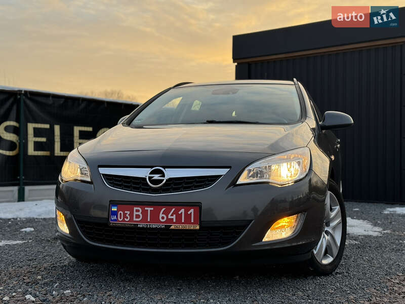 Универсал Opel Astra 2012 в Дрогобыче