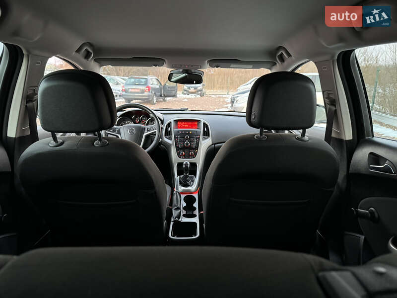 Универсал Opel Astra 2012 в Дрогобыче