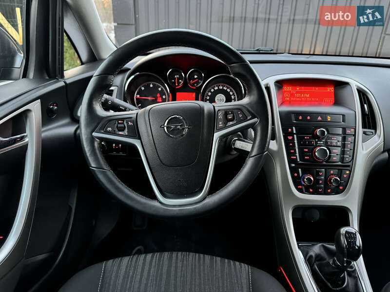 Универсал Opel Astra 2012 в Дрогобыче