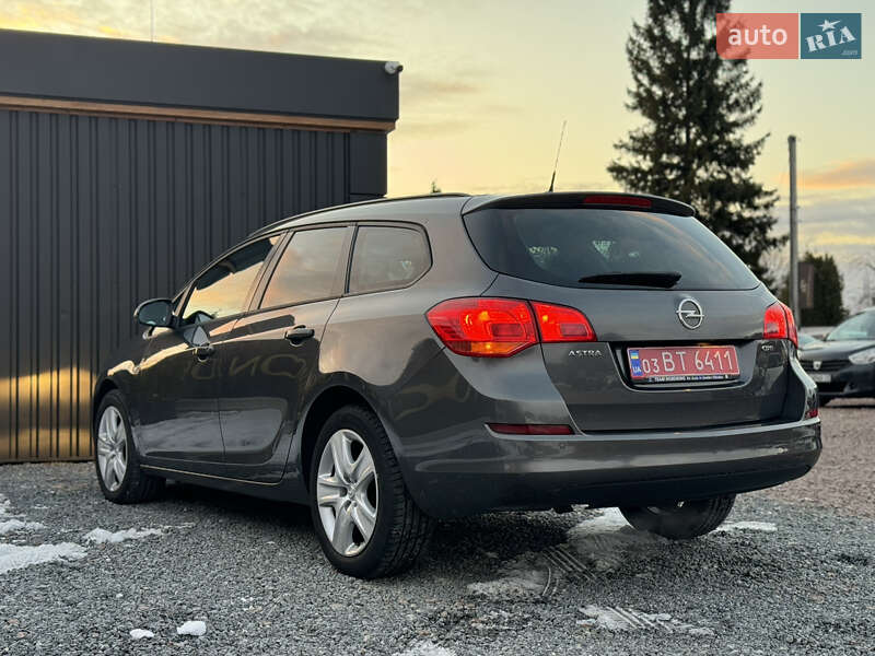 Универсал Opel Astra 2012 в Дрогобыче