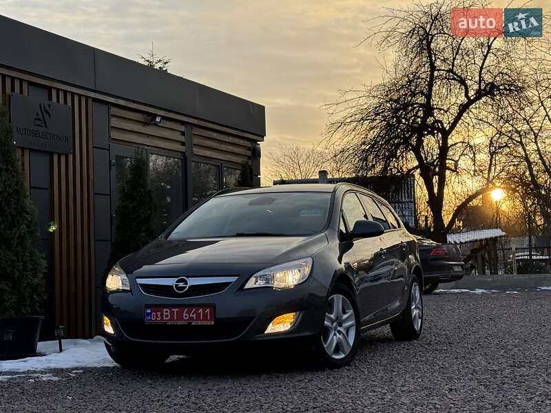Универсал Opel Astra 2012 в Дрогобыче