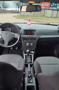 Хэтчбек Opel Astra 2005 в Козельце