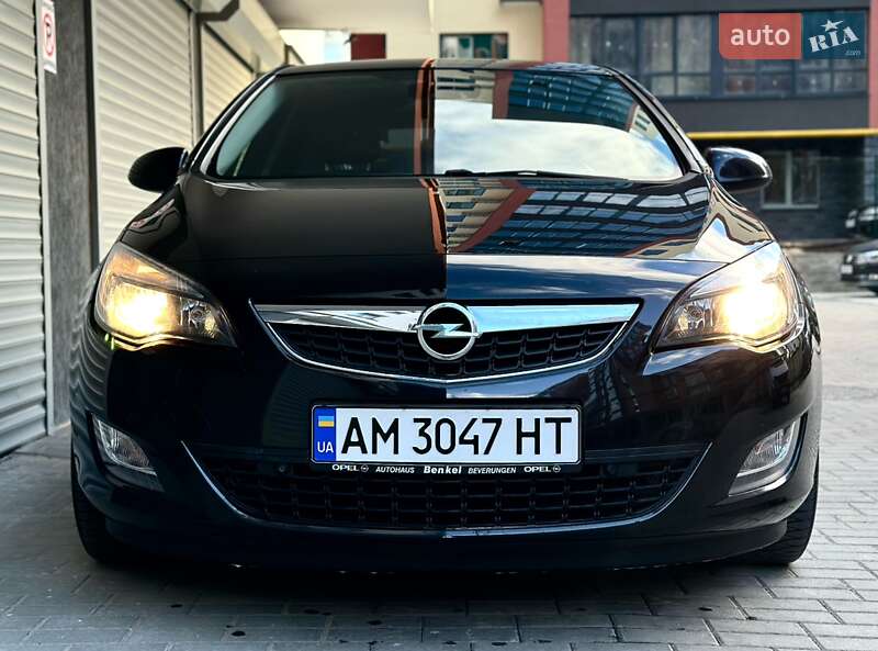 Хэтчбек Opel Astra 2011 в Житомире