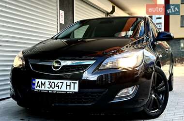 Хэтчбек Opel Astra 2011 в Житомире