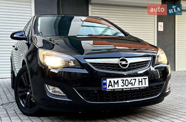 Хэтчбек Opel Astra 2011 в Житомире