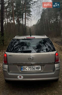 Универсал Opel Astra 2010 в 