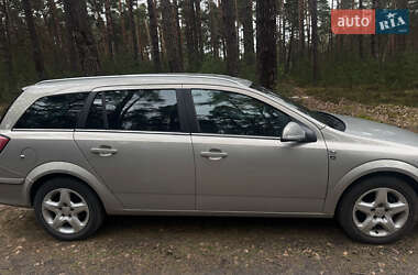 Универсал Opel Astra 2010 в 