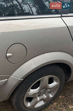 Универсал Opel Astra 2010 в 