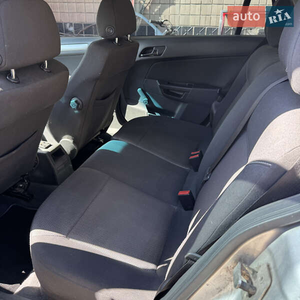 Универсал Opel Astra 2010 в Одессе