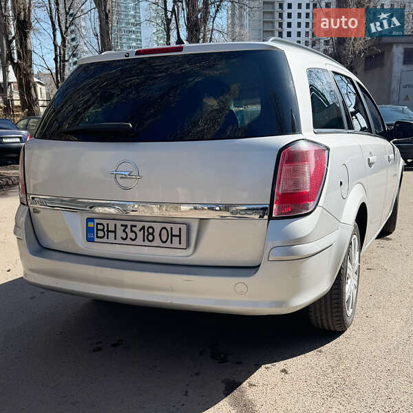 Универсал Opel Astra 2010 в Одессе