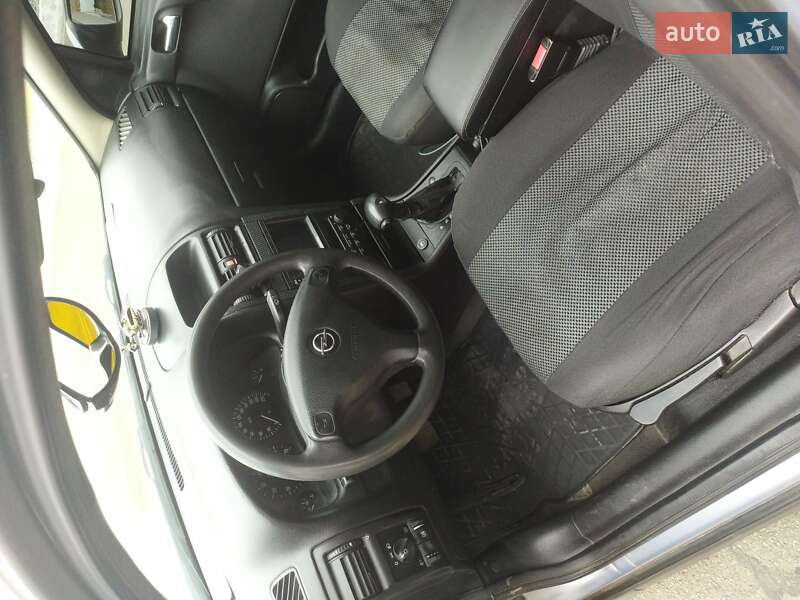 Седан Opel Astra 2001 в Шепетівці