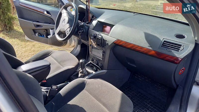 Хетчбек Opel Astra 2004 в Чернівцях фото 12 Хетчбек Opel Astra 2004 в Чернівцях