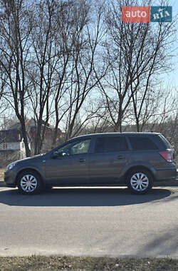 Универсал Opel Astra 2011 в 