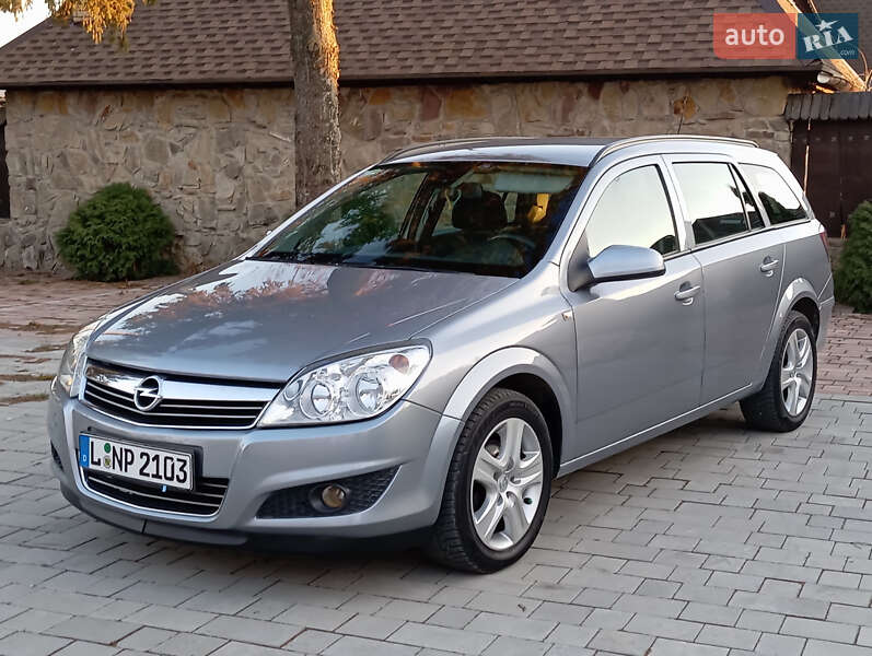 Универсал Opel Astra 2009 в Бучаче
