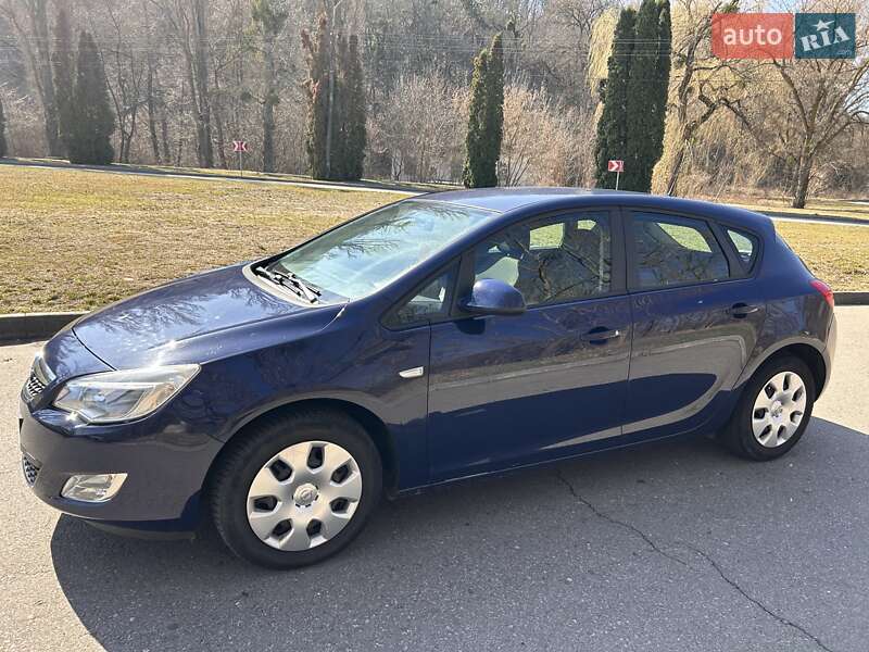 Хетчбек Opel Astra 2011 в Каневі