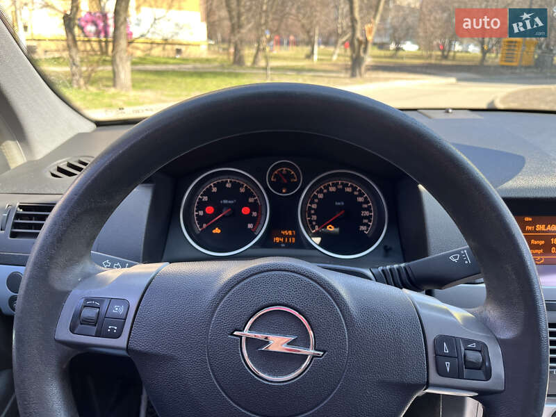 Хэтчбек Opel Astra 2004 в Вишневом