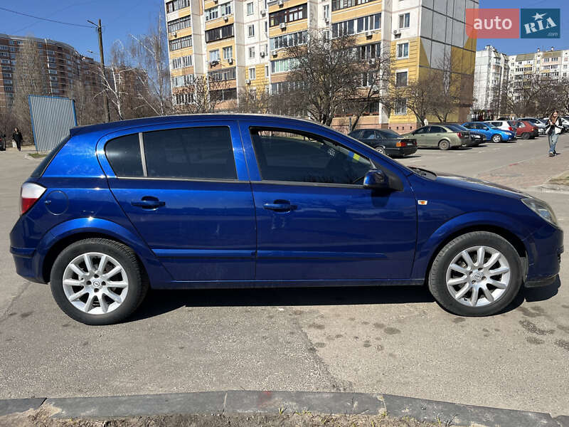 Хэтчбек Opel Astra 2004 в Вишневом