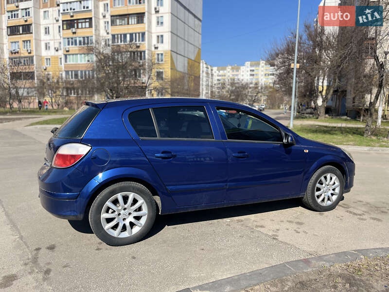Хэтчбек Opel Astra 2004 в Вишневом