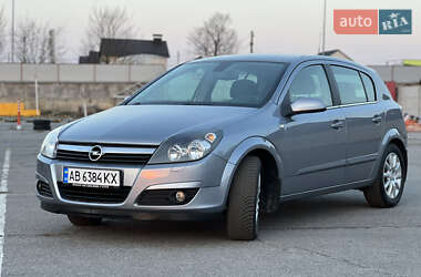 Хэтчбек Opel Astra 2004 в 
