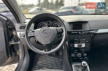 Универсал Opel Astra 2010 в 